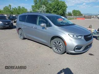 2021 Chrysler Pacifica Hybrid Touring L z VIN 2C4RC1L71MR586149, wystawiony jako IAAI lot #39939162 z przebiegiem 70 118 mil mil oraz . Historia ofert i sprzedaży dostępna na DreamBid. Obrazek 1.