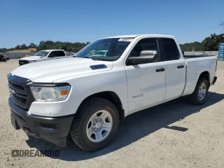 2021 Ram 1500 Tradesman z VIN 1C6RRFCG4MN697360, wystawiony jako Copart lot #59112125 z przebiegiem 97 327 mil mil oraz Czysty tytuł • Clean title. Historia ofert i sprzedaży dostępna na DreamBid. Obrazek 1.