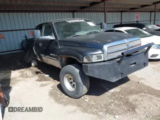 1997 Dodge 1500 z VIN 3B7HF13Z9VG758052, wystawiony jako IAAI lot #42252305 z przebiegiem 167 223 mil mil oraz . Historia ofert i sprzedaży dostępna na DreamBid. Obrazek 1.