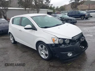 2012 Chevrolet Sonic LTZ z VIN 1G1JE6SH3C4118710, wystawiony jako IAAI lot #41795391 z przebiegiem 94 146 mil mil oraz . Historia ofert i sprzedaży dostępna na DreamBid. Obrazek 1.