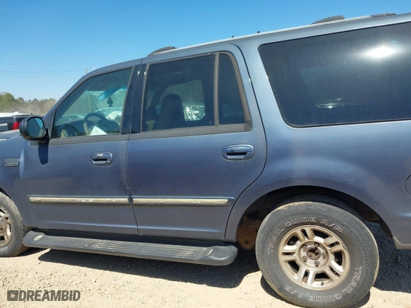 1999 Ford Expedition XLT with VIN 1FMRU1762XLB27932, listed as a IAAI auction lot 41897682 with 1 mi miles. Bid and sale history available at carsss.com. Image 13.