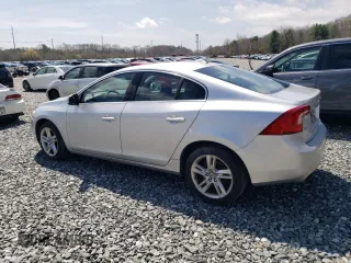 2014 Volvo S60 T5 z VIN YV1612FS1E1280860, wystawiony jako Copart lot #54199565 z przebiegiem 173 681 mil mil oraz Czysty tytuł • Clean title. Historia ofert i sprzedaży dostępna na DreamBid. Obrazek 2.