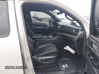 2022 Jeep Wagoneer Series II with VIN 1C4SJVBT5NS142754, listed as a IAAI auction lot 41423008 with 82,611 mi miles and . Bid and sale history available at DreamBid. Image 5.