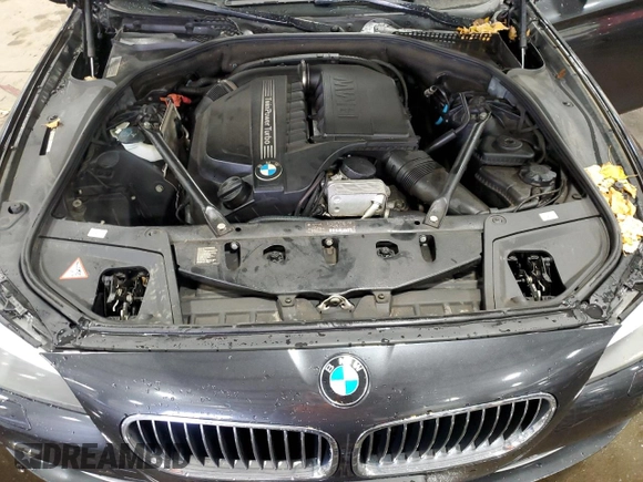 2012 BMW 5 Series 535i xDrive z VIN WBAFU7C56CDU59798, wystawiony jako Copart lot #84468134 z przebiegiem 181 664 mil mil oraz Szkoda całkowita • Salvage title. Historia ofert i sprzedaży dostępna na DreamBid. Obrazek 12.