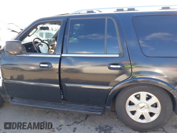 2006 Lincoln Navigator Luxury z VIN 5LMFU27546LJ23067, wystawiony jako IAAI lot #41593171 z przebiegiem Nie podano mil oraz . Historia ofert i sprzedaży dostępna na DreamBid. Obrazek 14.