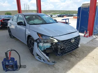 2024 Nissan Altima SR z VIN 1N4BL4CV2RN380575, wystawiony jako IAAI lot #42322744 z przebiegiem 10 763 mil mil oraz . Historia ofert i sprzedaży dostępna na DreamBid. Obrazek 1.