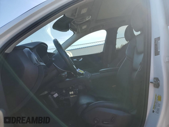 2018 Volvo XC60 Inscription with VIN LYVA22RL0JB087488, listed as a Copart auction lot 77495764 with 70,526 mi miles and Salvage Title. Bid and sale history available at DreamBid. Image 7.