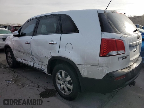 2013 Kia Sorento LX z VIN 5XYKTCA66DG423668, wystawiony jako Copart lot #43718905 z przebiegiem 201 892 mil mil oraz Szkoda całkowita • Salvage title. Historia ofert i sprzedaży dostępna na DreamBid. Obrazek 2.