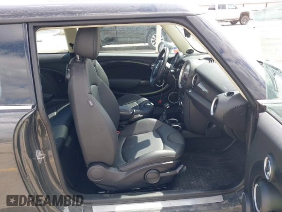 2013 MINI Hardtop S with VIN WMWSV3C59DT394005, listed as a IAAI auction lot 42028362 with 73,510 mi miles and . Bid and sale history available at DreamBid. Image 5.