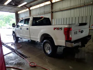 2019 Ford F-250 XL with VIN 1FT7W2B61KEC61976, listed as a Copart auction lot 61157875 with 162,141 mi miles and Clean title. Bid and sale history available at DreamBid. Image 2.