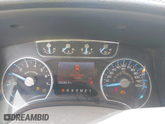 2011 Ford F-150 XLT with VIN 1FTFW1ET0BFC13189, listed as a IAAI auction lot 41687097 with 202,262 mi miles. Bid and sale history available at carsss.com. Image 7.