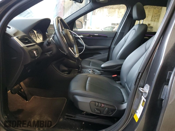 2021 BMW X1 sDrive28i z VIN WBXJG7C04M5S68209, wystawiony jako Copart lot #52099115 z przebiegiem 57 497 mil mil oraz Szkody całkowita. Historia ofert i sprzedaży dostępna na DreamBid. Obrazek 7.