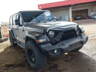 2020 Jeep Wrangler Unlimited Sport S z VIN 1C4HJXDN8LW126929, wystawiony jako IAAI lot #41949281 z przebiegiem 111 085 mil mil oraz . Historia ofert i sprzedaży dostępna na DreamBid. Obrazek 1.