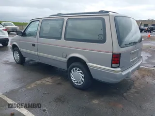 1993 Dodge Caravan Grand SE z VIN 1B4GH44R7PX729957, wystawiony jako IAAI lot #41932278 z przebiegiem 176 577 mil mil oraz . Historia ofert i sprzedaży dostępna na DreamBid. Obrazek 3.