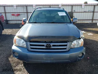 2004 Toyota Highlander with VIN JTEEP21A740062131, listed as a IAAI auction lot 41690692 with 224,877 mi miles. Bid and sale history available at carsss.com. Image 13.