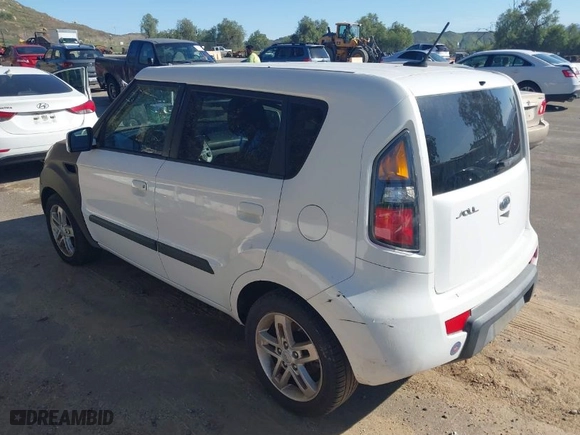 2010 Kia Soul ! with VIN KNDJT2A29A7161270, listed as a IAAI auction lot 41848271 with 210,174 mi miles. Bid and sale history available at carsss.com. Image 3.