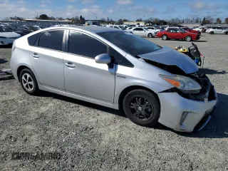 2013 Toyota Prius One with VIN JTDKN3DU6D5671593, listed as a Copart auction lot 46945655 with 139,683 mi miles and Salvage Title. Bid and sale history available at DreamBid. Image 4.