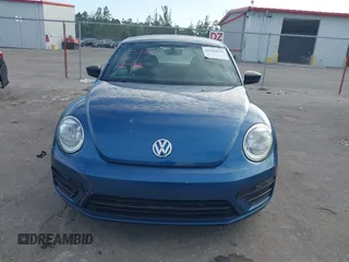 2018 Volkswagen Beetle S z VIN 3VWFD7AT5JM710121, wystawiony jako IAAI lot #41264655 z przebiegiem 37 871 mil mil oraz . Historia ofert i sprzedaży dostępna na DreamBid. Obrazek 12.