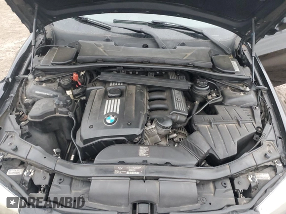 2011 BMW 3 Series 328i xDrive z VIN WBAPK7C54BF195834, wystawiony jako Copart lot #51740295 z przebiegiem 146 972 mil mil oraz Szkoda całkowita • Salvage title. Historia ofert i sprzedaży dostępna na DreamBid. Obrazek 13.