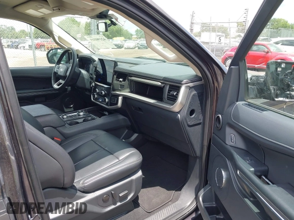 2024 Ford Expedition Max XLT with VIN 1FMJK1J83REA31036, listed as a IAAI auction lot 42190319 with 26,956 mi miles and . Bid and sale history available at DreamBid. Image 5.