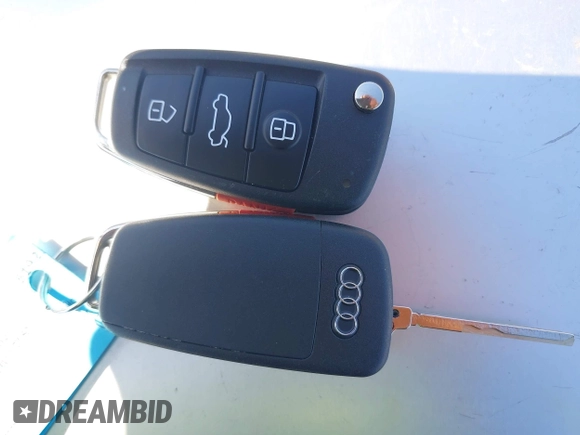 2024 Audi Q3 S line Premium Plus z VIN WA1EECF30R1173836, wystawiony jako IAAI lot #42044971 z przebiegiem 4 848 mil mil oraz . Historia ofert i sprzedaży dostępna na DreamBid. Obrazek 11.