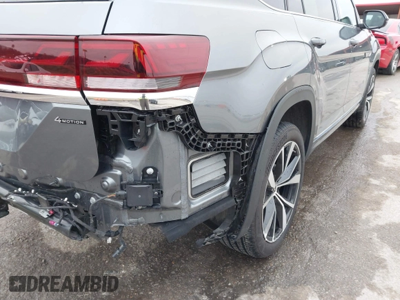 2024 Volkswagen Atlas SEL Premium R-Line z VIN 1V2FR2CA0RC523772, wystawiony jako IAAI lot #41544482 z przebiegiem 7 703 mil mil oraz . Historia ofert i sprzedaży dostępna na DreamBid. Obrazek 20.