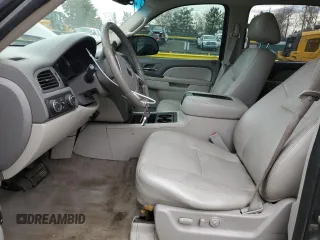 2010 GMC Yukon XL z VIN 1GKUKKE39AR114462, wystawiony jako Copart lot #50172975 z przebiegiem 267 783 mil mil oraz Szkoda całkowita • Salvage title. Historia ofert i sprzedaży dostępna na DreamBid. Obrazek 7.