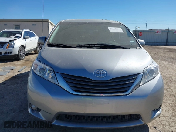 2014 Toyota Sienna XLE z VIN 5TDYK3DC6ES420613, wystawiony jako IAAI lot #41207273 z przebiegiem 58 775 mil mil oraz . Historia ofert i sprzedaży dostępna na DreamBid. Obrazek 12.