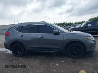 2017 Nissan Rogue SL z VIN 5N1AT2MT1HC741405, wystawiony jako IAAI lot #42086933 z przebiegiem 153 918 mil mil oraz . Historia ofert i sprzedaży dostępna na DreamBid. Obrazek 13.