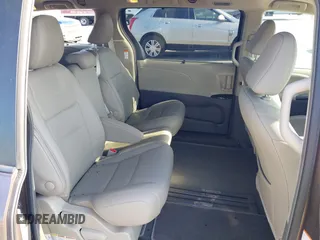 2019 Toyota Sienna XLE Auto Access Seat z VIN 5TDYZ3DC7KS984973, wystawiony jako IAAI lot #42299167 z przebiegiem 75 447 mil mil oraz . Historia ofert i sprzedaży dostępna na DreamBid. Obrazek 8.