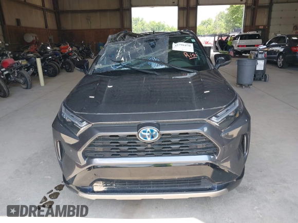 2022 Toyota RAV4 Hybrid XSE z VIN 4T3E6RFV4NU092518, wystawiony jako IAAI lot #42798470 z przebiegiem 51 581 mil mil oraz . Historia ofert i sprzedaży dostępna na DreamBid. Obrazek 12.