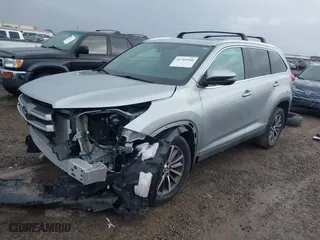 2019 Toyota Highlander SE with VIN 5TDJZRFH0KS608855, listed as a IAAI auction lot 41765566 with 30,228 mi miles. Bid and sale history available at carsss.com. Image 18.