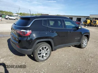 2022 Jeep Compass Latitude Lux with VIN 3C4NJDFB0NT151739, listed as a Copart auction lot 55200065 with 18,782 mi miles and Salvage title. Bid and sale history available at DreamBid. Image 3.