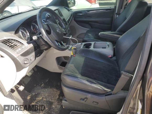 2018 Dodge Grand Caravan SXT z VIN 2C4RDGCG1JR216380, wystawiony jako Copart lot #53644485 z przebiegiem 104 600 mil mil oraz Szkoda całkowita • Salvage title. Historia ofert i sprzedaży dostępna na DreamBid. Obrazek 7.