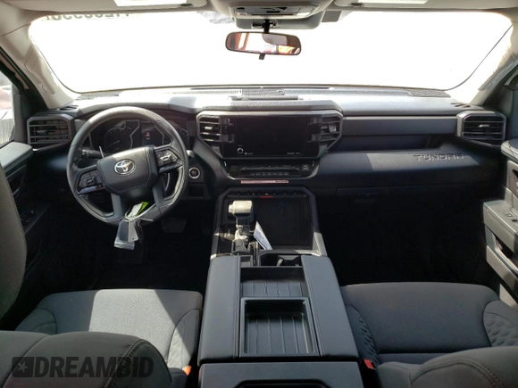 2022 Toyota Tundra SR z VIN 5TFKB5DA6NX016110, wystawiony jako Copart lot #41285993 z przebiegiem 68 mil mil oraz . Historia ofert i sprzedaży dostępna na DreamBid. Obrazek 8.