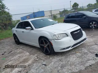 2016 Chrysler 300 C z VIN 2C3CCAEG5GH181560, wystawiony jako IAAI lot #42444608 z przebiegiem 138 108 mil mil oraz . Historia ofert i sprzedaży dostępna na DreamBid. Obrazek 1.