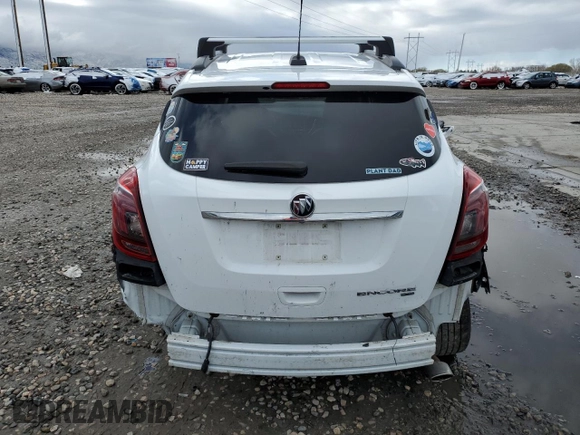 2020 Buick Encore Essence z VIN KL4CJGSB6LB044234, wystawiony jako Copart lot #48580445 z przebiegiem 94 654 mil mil oraz Szkody całkowita. Historia ofert i sprzedaży dostępna na DreamBid. Obrazek 6.
