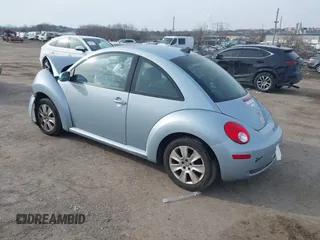 2010 Volkswagen New Beetle Coupe with VIN 3VWRW3AG1AM030235, listed as a IAAI auction lot 41513192 with 87,588 mi miles. Bid and sale history available at carsss.com. Image 3.