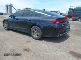 2021 Kia K5 LXS z VIN 5XXG14J25MG052084, wystawiony jako IAAI lot #42237008 z przebiegiem 31 278 mil mil oraz . Historia ofert i sprzedaży dostępna na DreamBid. Obrazek 3.
