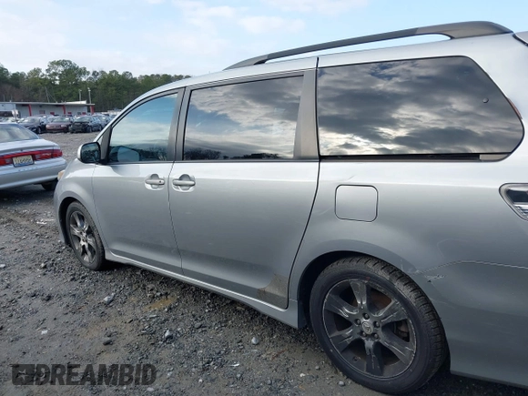 2011 Toyota Sienna SE with VIN 5TDXK3DC3BS049935, listed as a IAAI auction lot 41539665 with 269,130 mi miles. Bid and sale history available at carsss.com. Image 14.