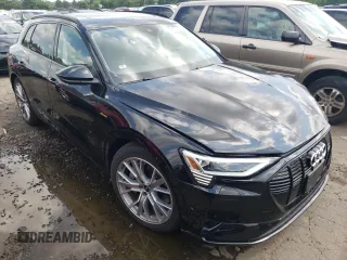 2021 Audi e-tron Prestige with VIN WA1VABGE0MB037313, listed as a Copart auction lot 60753503 with 33,074 mi miles. Bid and sale history available at carsss.com. Image 4.