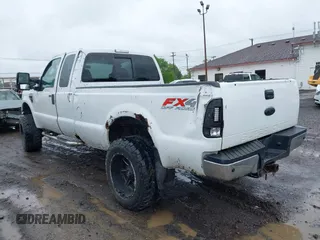 2010 Ford F-250 XL z VIN 1FTSX2B58AEA38783, wystawiony jako IAAI lot #42335971 z przebiegiem 262 637 mil mil oraz . Historia ofert i sprzedaży dostępna na DreamBid. Obrazek 3.