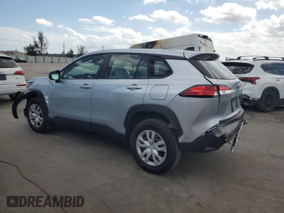 2023 Toyota Corolla Cross L z VIN 7MUAAAAG8PV043744, wystawiony jako Copart lot #47469395 z przebiegiem 84 015 mil mil oraz Nie do naprawy • Non repairable. Historia ofert i sprzedaży dostępna na DreamBid. Obrazek 2.