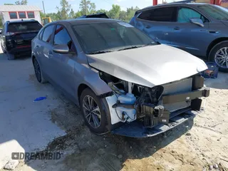 2024 Kia Forte LXS z VIN 3KPF24AD0RE813081, wystawiony jako IAAI lot #42088974 z przebiegiem 8 581 mil mil oraz . Historia ofert i sprzedaży dostępna na DreamBid. Obrazek 1.