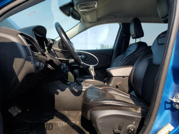 2019 Jeep Cherokee Trailhawk with VIN 1C4PJMBX7KD277477, listed as a Copart auction lot 58969705 with 139,521 mi miles and Salvage title. Bid and sale history available at DreamBid. Image 7.