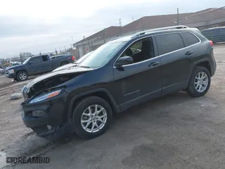 2017 Jeep Cherokee Latitude with VIN 1C4PJMCS5HW530635, listed as a IAAI auction lot 41686731 with 121,928 mi miles. Bid and sale history available at carsss.com. Image 17.