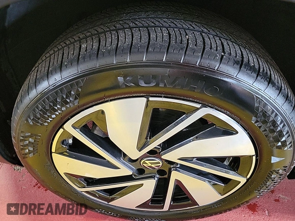 2024 Volkswagen Atlas SE z VIN 1V2HR2CA9RC558223, wystawiony jako IAAI lot #42734557 z przebiegiem 22 426 mil mil oraz . Historia ofert i sprzedaży dostępna na DreamBid. Obrazek 8.
