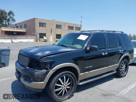 2002 Ford Explorer Eddie Bauer z VIN 1FMDU74E42ZC47584, wystawiony jako IAAI lot #42456721 z przebiegiem 141 518 mil mil oraz . Historia ofert i sprzedaży dostępna na DreamBid. Obrazek 6.