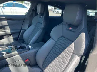 2023 Audi RS e-tron GT z VIN WAUBHBFW2P7900552, wystawiony jako Copart lot #67729684 z przebiegiem 1512 mil mil oraz Tytuł czysty. Historia ofert i sprzedaży dostępna na DreamBid. Obrazek 10.