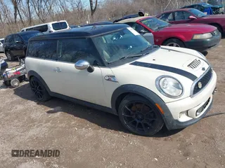 2012 MINI Clubman S z VIN WMWZG3C52CTY31561, wystawiony jako IAAI lot #41801876 z przebiegiem 103 472 mil mil oraz . Historia ofert i sprzedaży dostępna na DreamBid. Obrazek 1.